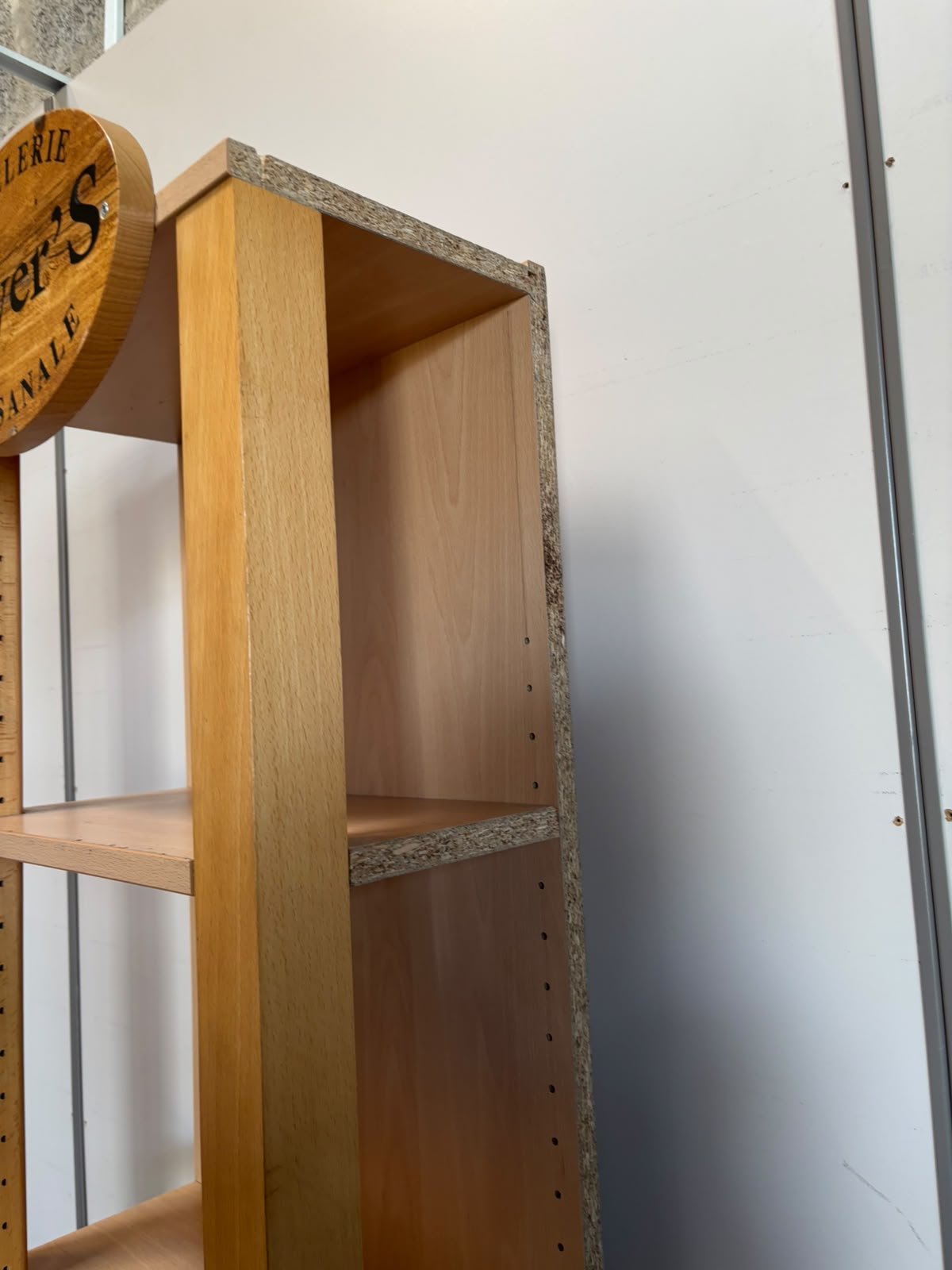 Meuble de présentation en bois marron clair à 5 cases – H192 cm