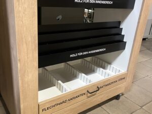 Meuble de présentation sur roulettes avec tiroir – H220 cm