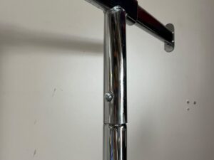 Portant gris chromé sur roulettes avec rallonge – H162 cm