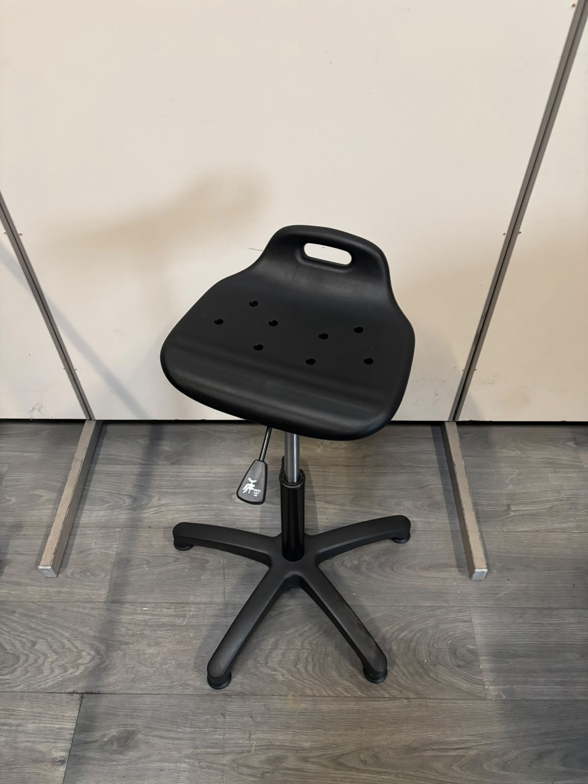 Tabouret assis-debout réglable en hauteur – Neuf
