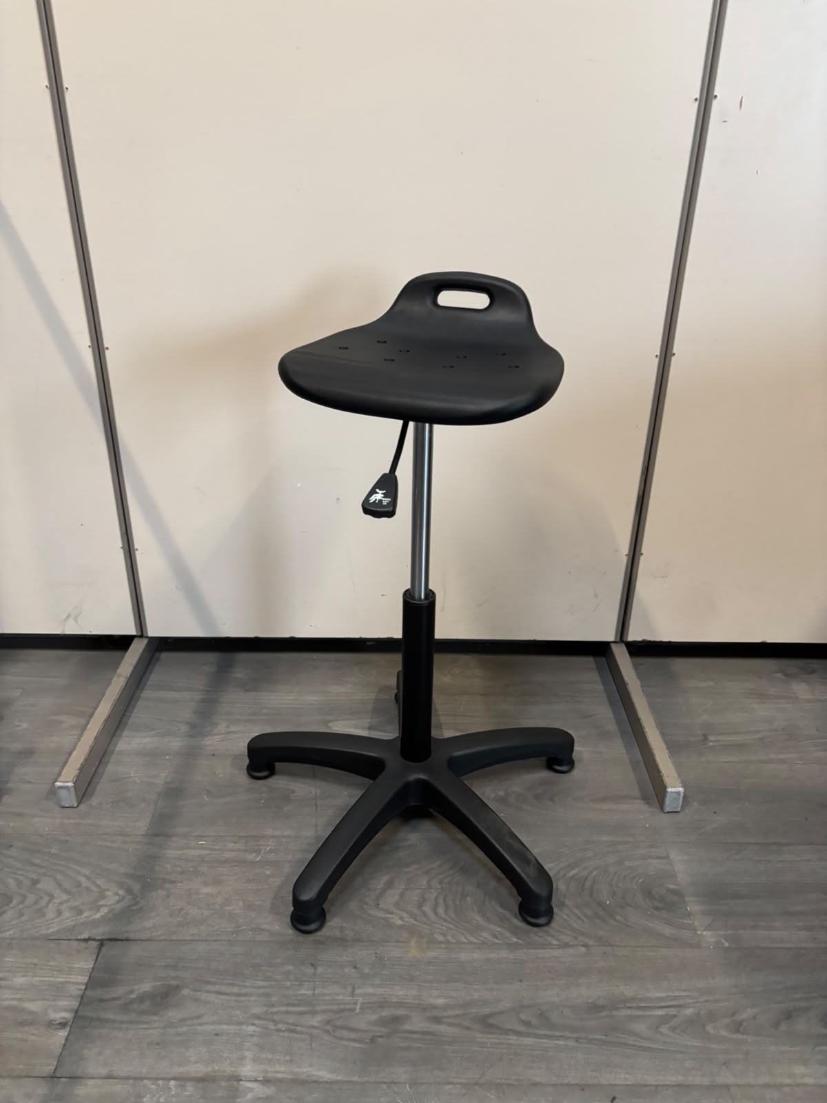 Tabouret assis-debout réglable en hauteur – Neuf