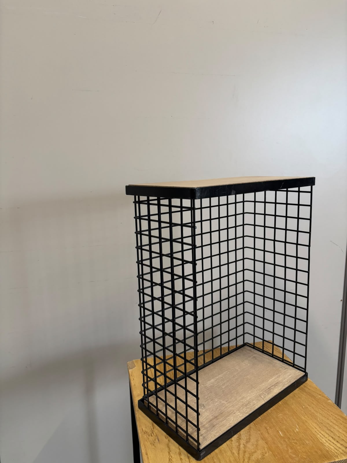 Niche décorative en métal noir et bois – L29,5 cm