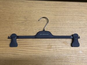 Lot de 100 cintres à pinces en PVC renforcé – L36 cm