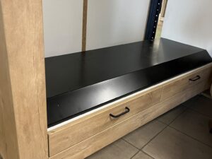 Meuble penderie de présentation sur roulettes – H220 cm