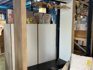 Meuble penderie de présentation sur roulettes – H220 cm