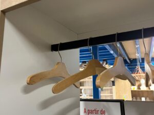 Meuble penderie de présentation sur roulettes – H220 cm