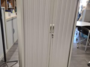 Armoire de bureau mi-haute métallique grise à clé – L102 cm