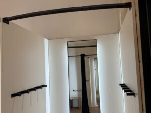 Lot de 3 cabines d’essayage avec miroirs LED et patères murales – L3 m