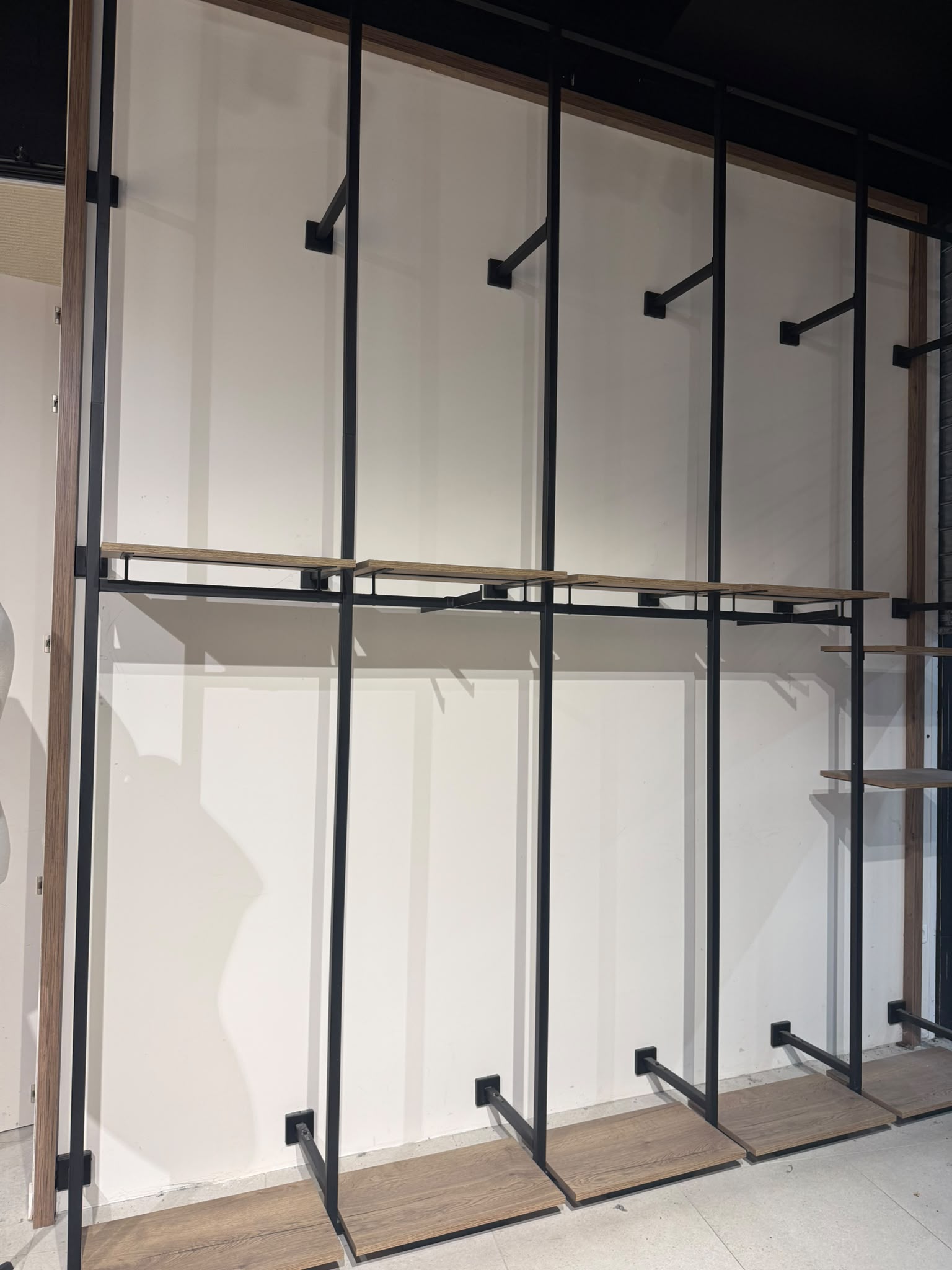 Lot de 5 – Mural métallique noir – H353 cm
